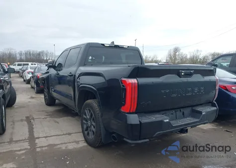 2024 Toyota Tundra Platinum 4Wd z USA, uszkodzony, nr VIN 5TFNA5DB2RX141457